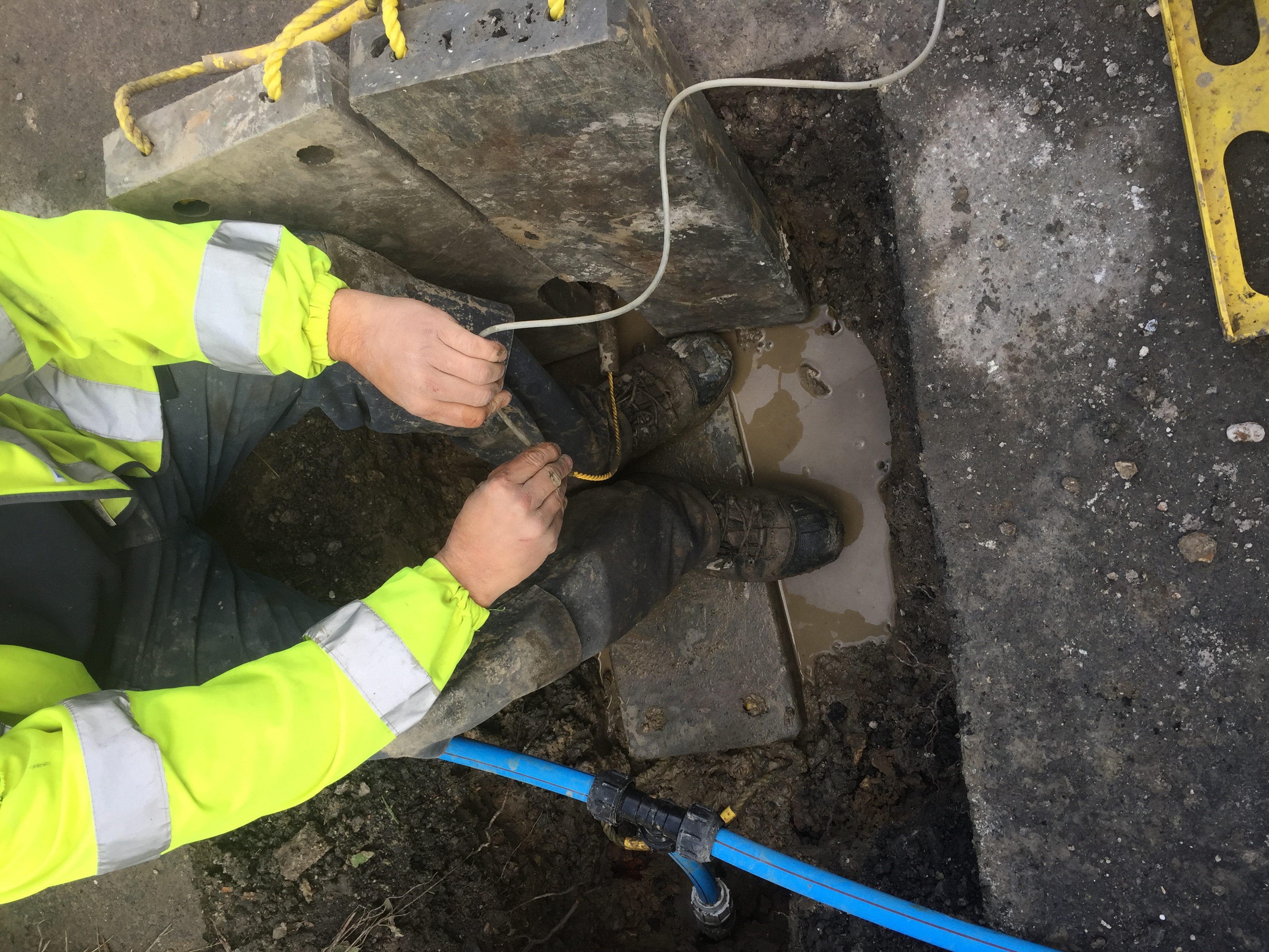 Reducing the risk of utility strike in pipe repair and replacement